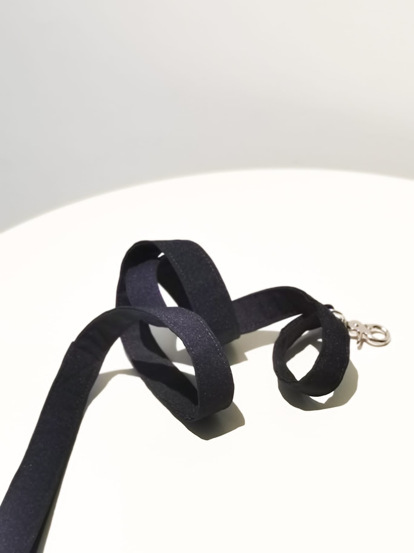 Black dog leash for a classic and timeless look